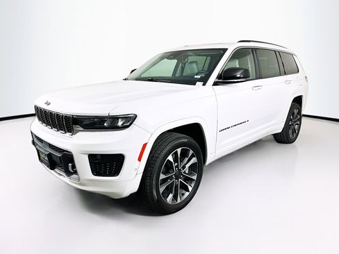 Used 2021 Jeep Grand Cherokee L Overland w/ Luxury Tech Group IV AWD/4WD image 3