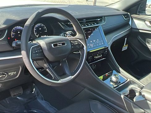 New 2025 Jeep Grand Cherokee L Laredo image 19