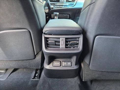 Used 2025 Lexus ES 300h w/ Premium Package FWD image 17