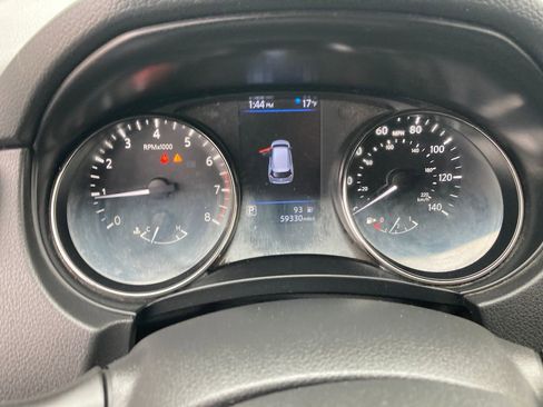 Used 2019 Nissan Rogue SV w/ Premium Package image 19