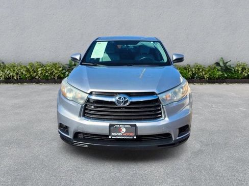 Used 2016 Toyota Highlander LE image 3