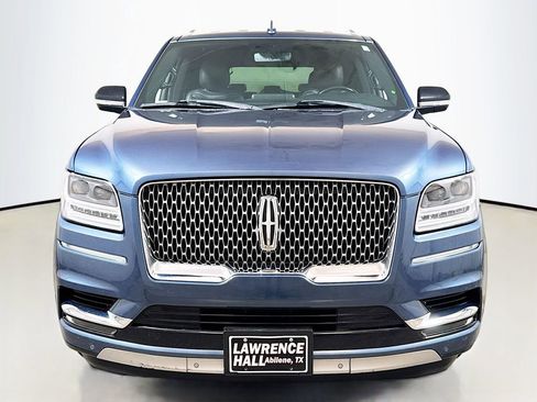 Used 2018 Lincoln Navigator Premiere RWD image 2