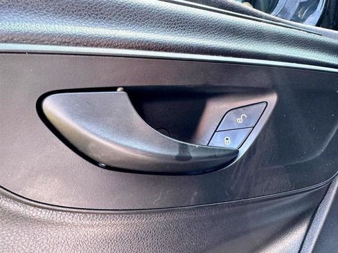Used 2019 Mercedes-Benz Sprinter 2500 image 13