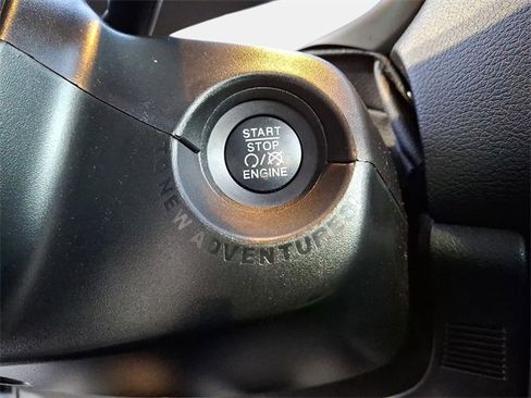 Used 2018 Jeep Renegade Trailhawk w/ Safety & Security Group image 30