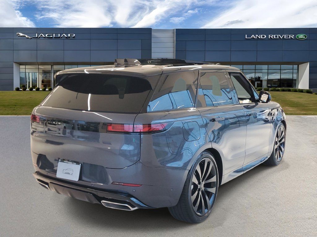 New 2027 Land Rover Range Rover Sport Dynamic SE AWD/4WD image 3