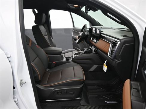 New 2026 GMC Canyon AT4 w/ AT4 Premium Package image 18