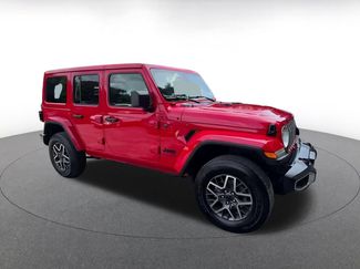 Used 2025 Jeep Wrangler Unlimited Sahara AWD/4WD video 2
