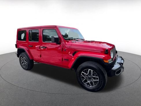 Used 2025 Jeep Wrangler Unlimited Sahara AWD/4WD image 2