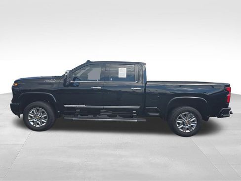 Used 2024 Chevrolet Silverado 2500 High Country w/ High Country Premium Package AWD/4WD image 2