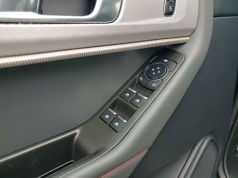 Used 2025 Ford Explorer Active AWD/4WD image 15