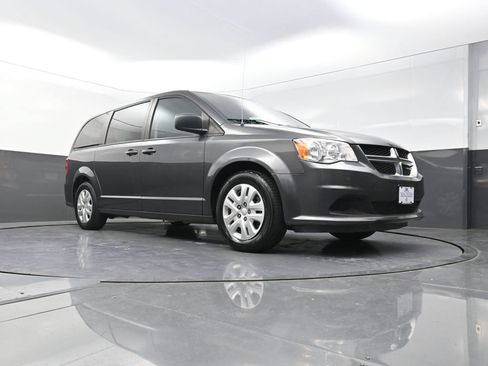 Used 2018 Dodge Grand Caravan SE w/ UConnect Hands-Free Group FWD image 23