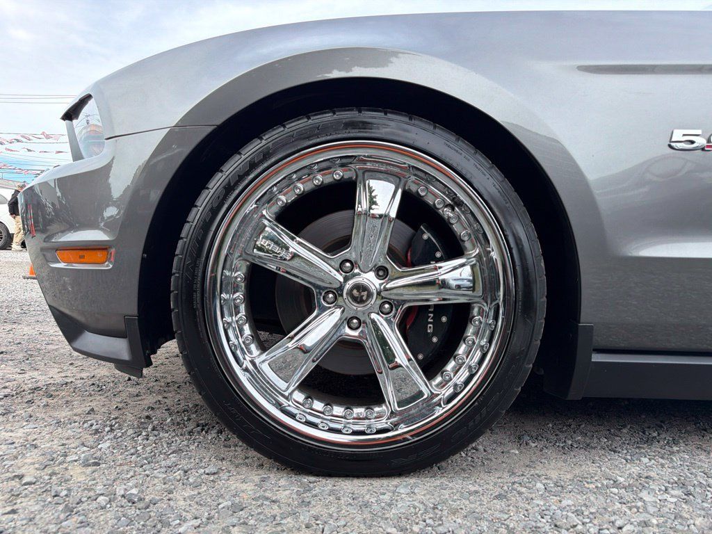 Used 2012 Ford Mustang GT Premium w/ Electronics Pkg RWD image 6
