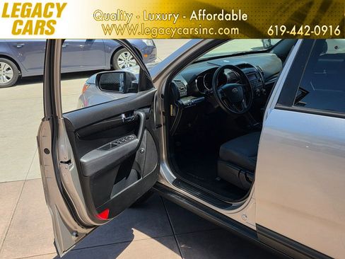 Used 2013 Kia Sorento LX w/ Third Row Pkg image 51