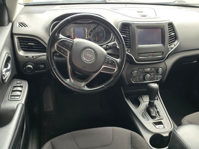 Used 2020 Jeep Cherokee Latitude w/ Cold Weather Group FWD image 7