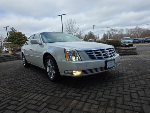 Used 2011 Cadillac DTS Luxury image 7