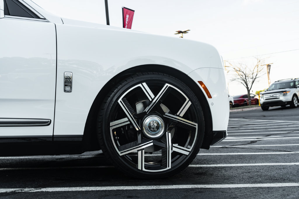 Used 2026 Rolls-Royce Cullinan AWD/4WD image 8