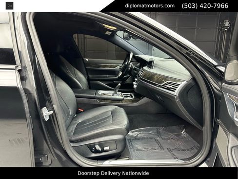 Used 2018 BMW 740i image 21