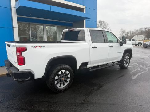 Used 2021 Chevrolet Silverado 2500 Custom w/ Custom Value Package image 2