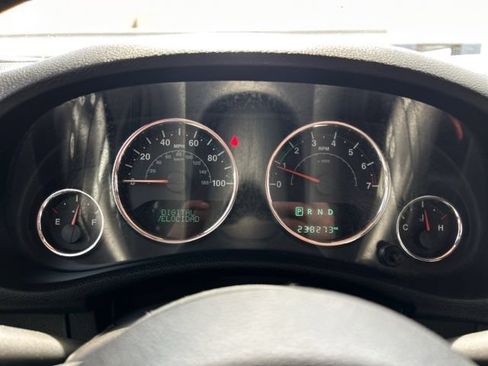 Used 2015 Jeep Wrangler Unlimited Sahara w/ Connectivity Group AWD/4WD image 32