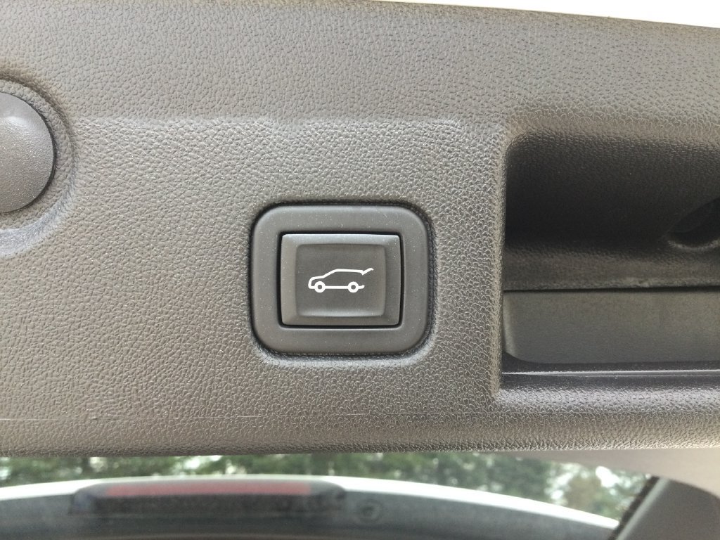 Used 2024 Chevrolet Equinox Premier FWD image 32