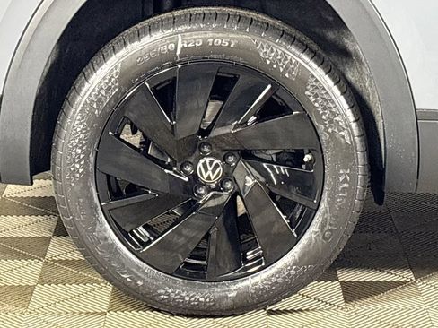 New 2026 Volkswagen Atlas Cross Sport SE image 23