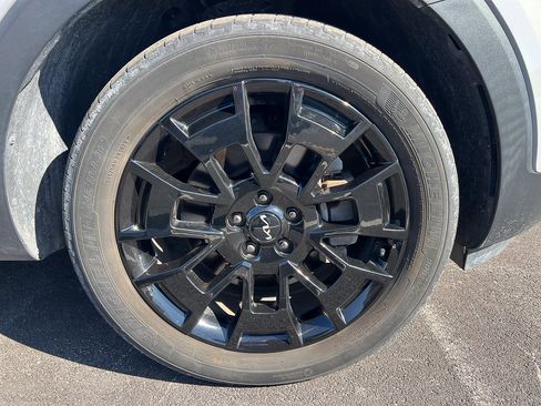 Used 2022 Kia Telluride EX w/ EX Premium Package image 8