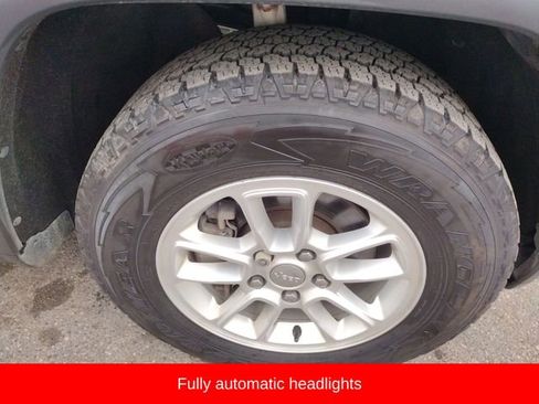 Used 2020 Jeep Grand Cherokee Laredo image 13