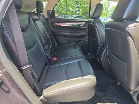 Used 2018 Cadillac XT5 Luxury w/ Driver Awareness Package FWD image 14
