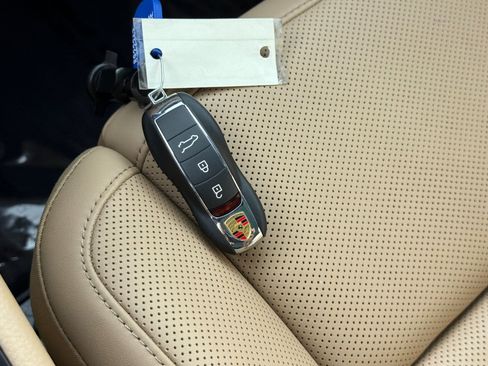 Used 2023 Porsche Macan AWD/4WD image 24