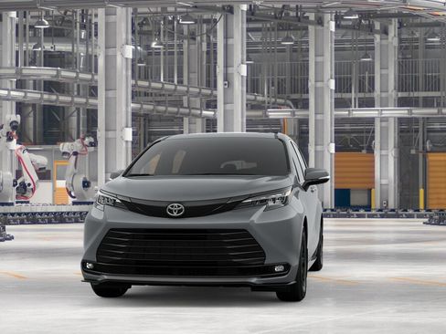 New 2026 Toyota Sienna XLE Woodland Edition AWD/4WD image 18
