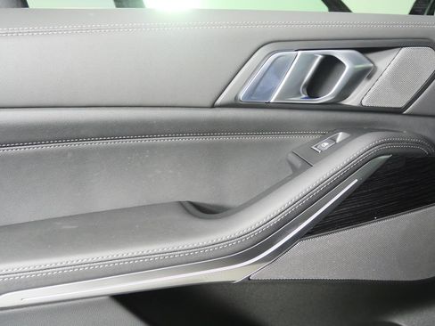 Used 2026 BMW X5 xDrive40i w/ M Sport Package AWD/4WD image 13