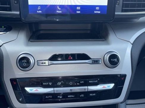 Used 2020 Ford Explorer XLT w/ Equipment Group 202A image 14