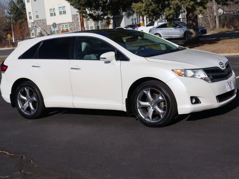 Used 2014 Toyota Venza XLE image 2