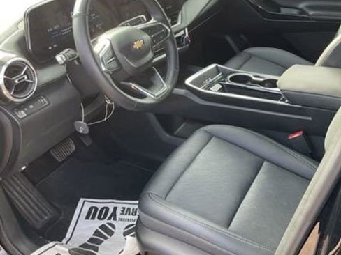 Used 2025 Chevrolet Equinox LT w/ Convenience Package II image 9