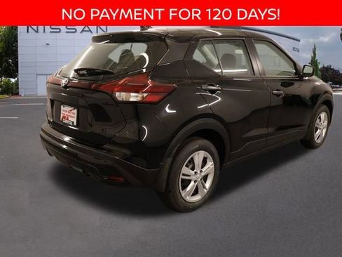 New 2025 Nissan Kicks Play S image 2