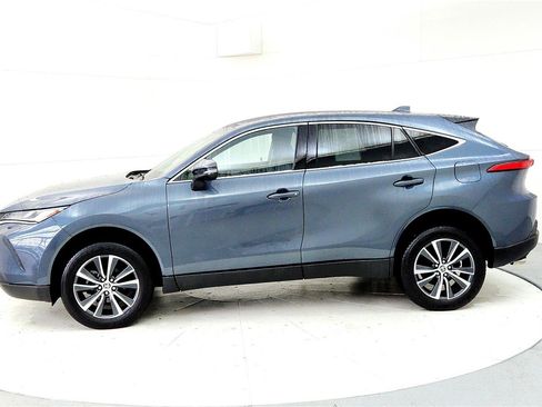 Certified 2023 Toyota Venza LE AWD/4WD image 3