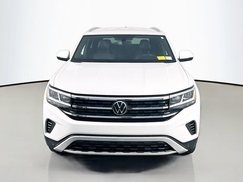Used 2022 Volkswagen Atlas Cross Sport SE image 2
