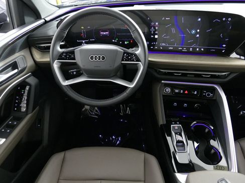 Used 2025 Audi Q5 Premium w/ Convenience Package AWD/4WD image 25