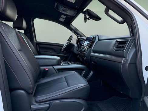 Used 2024 Nissan Titan PRO-4X image 15