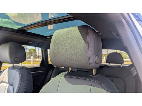 Used 2025 Audi Q3 2.0T Premium image 16