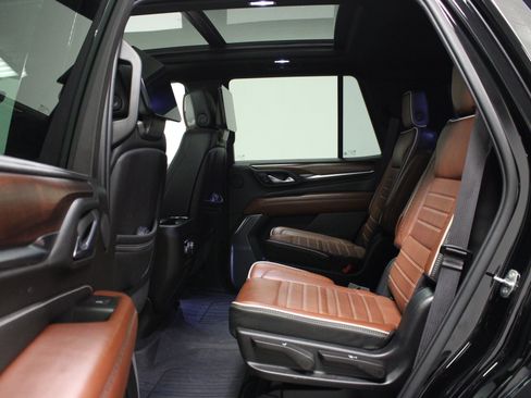 Used 2023 GMC Yukon Denali Ultimate AWD/4WD image 13