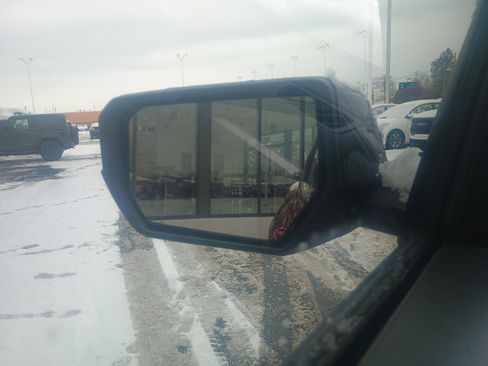 Used 2024 GMC Canyon AT4 w/ Technology Package image 18