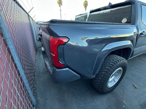 Used 2025 Toyota Tacoma SR5 image 4