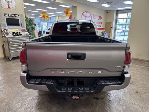 Used 2023 Toyota Tacoma TRD Sport image 8