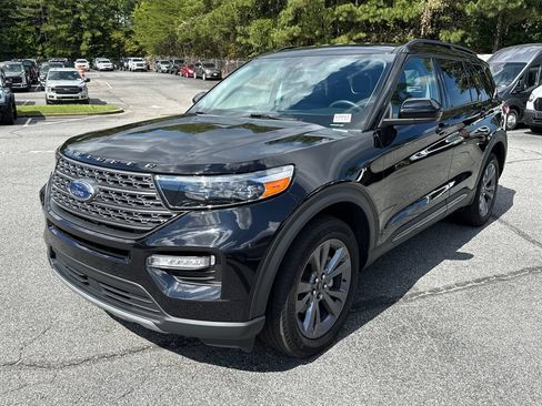 Used 2023 Ford Explorer XLT w/ Equipment Group 202A AWD/4WD image 3