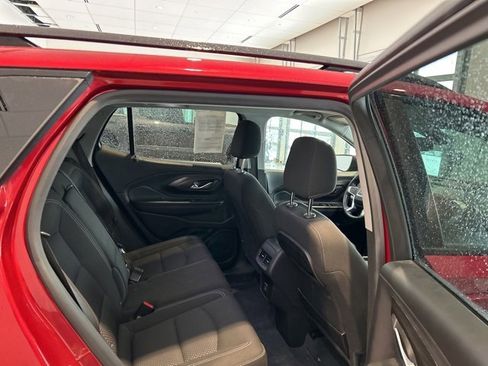 Used 2022 GMC Terrain SLE w/ Driver Convenience Package image 16