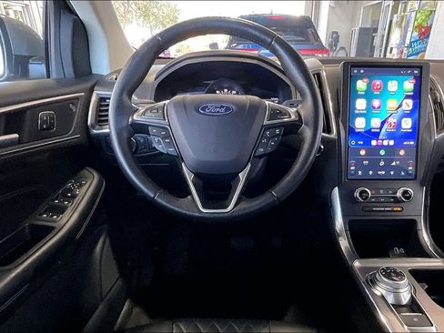 Used 2024 Ford Edge Titanium image 5