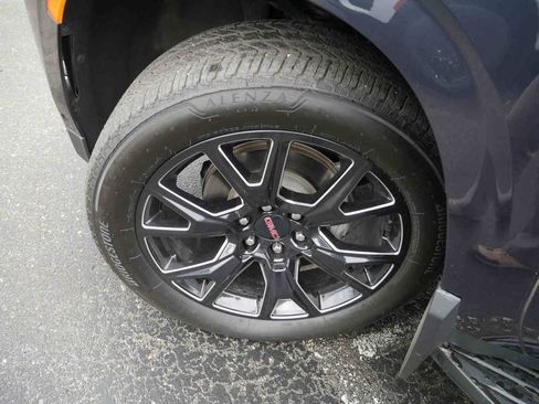 Used 2024 GMC Yukon XL Denali w/ Advanced Technology Package image 12