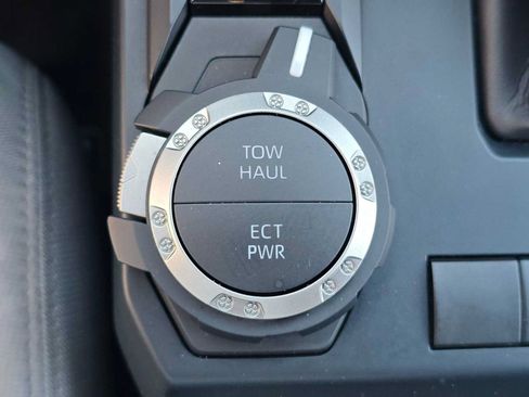 Certified 2025 Toyota Tacoma SR5 AWD/4WD image 38