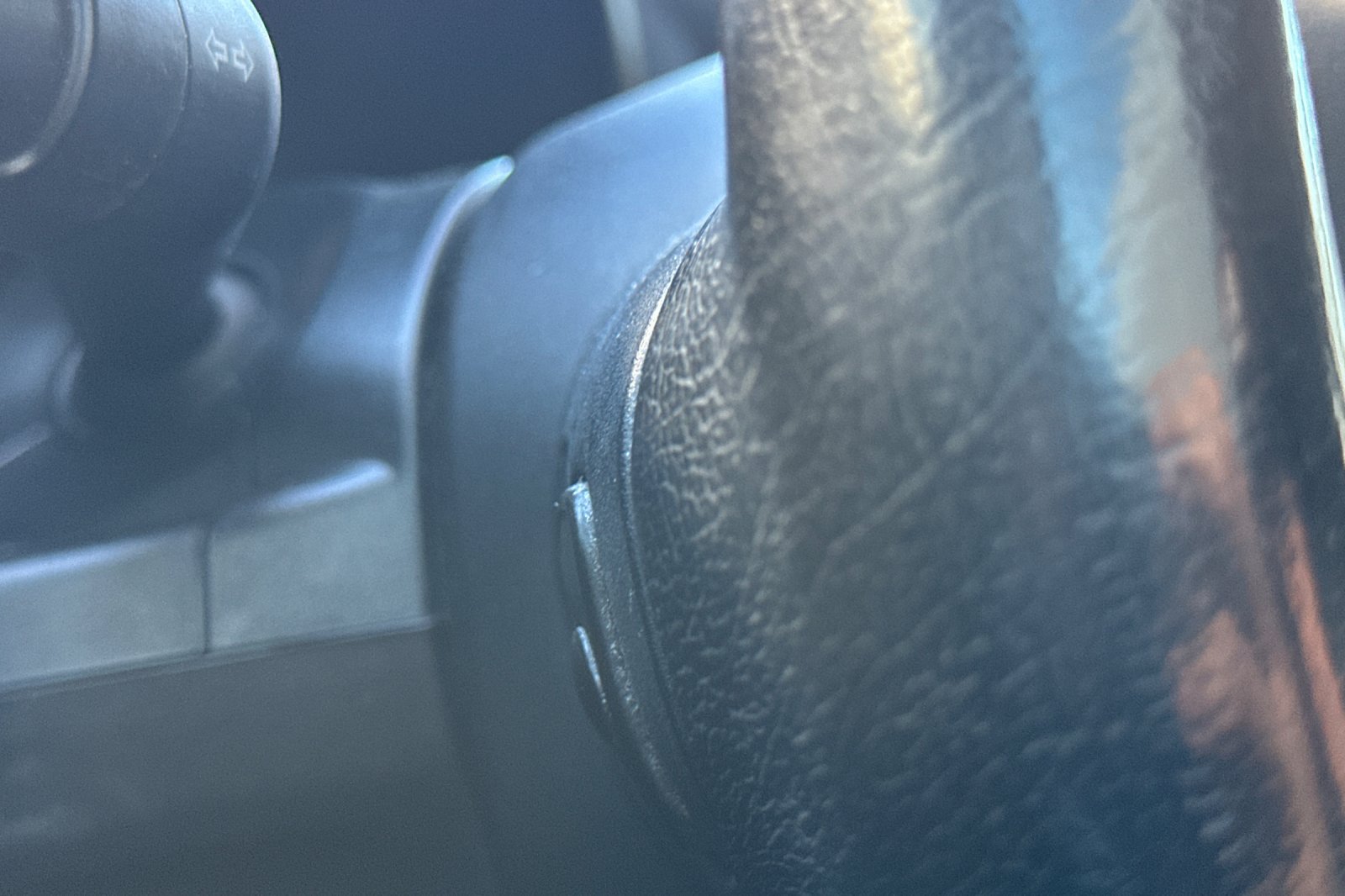 Used 2018 Jeep Renegade Latitude FWD image 36